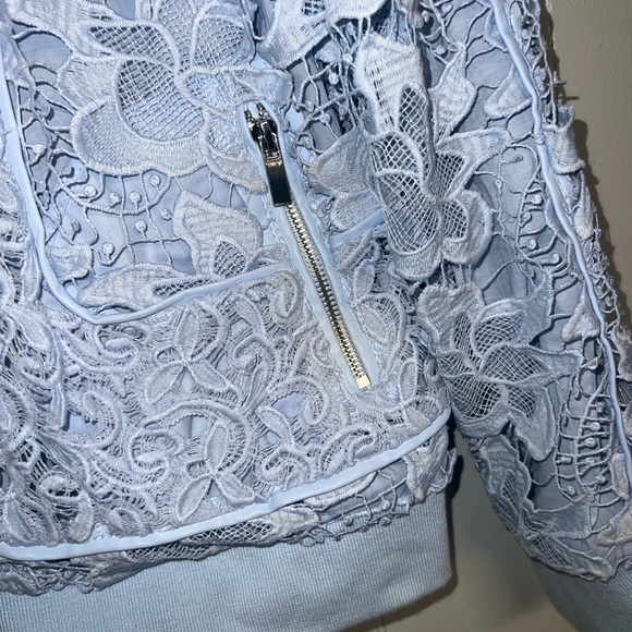 Women’s Chico’s LACK LABEL Lace Bomber Jacket Size 1 Medium - Picture 4 of 8